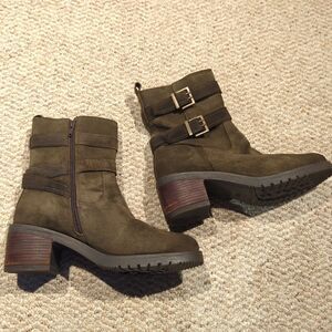 Vintage Foundry Co Charmaine Ankle Boots Womens 10 Green Suede Buckle Zip